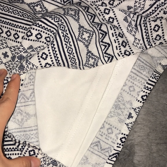 Romper from ‘FASHION ON EARTH’ size small, has a blue white pattern - Picture 6 of 9